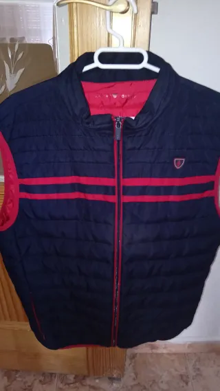 Chaleco Alvaro Moreno azul y rojo