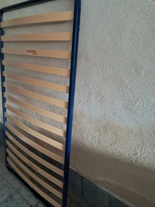 Somier Pikolin 105 con patas. En muy buen estado.