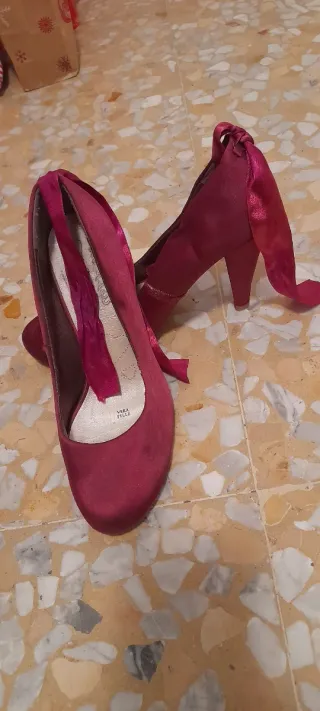 Scarpe con tacco e fiocco