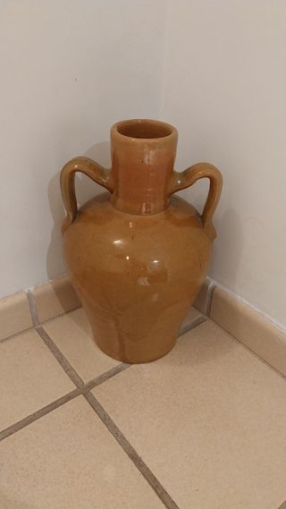 Cántaro de cerámica esmaltada.