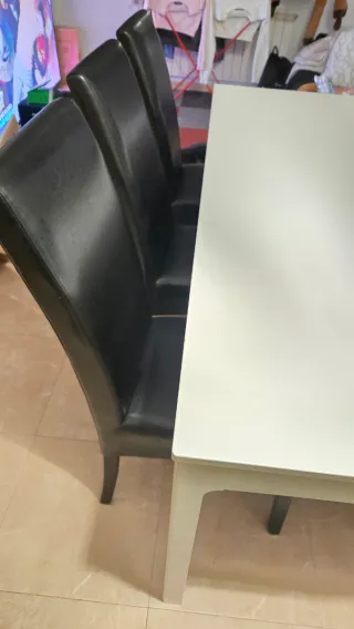 Mesa extensible y 6 sillas comedor. Urge por mudan