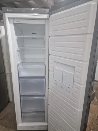 Congelador vertical 1.85m balsy