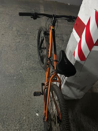 Bicicleta de montaña Giant naranja