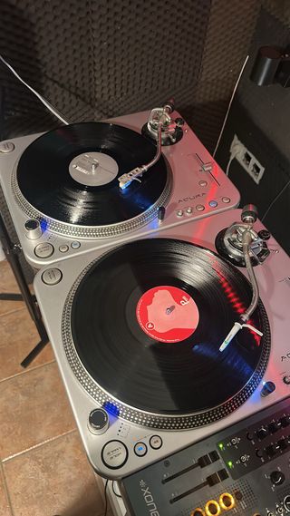 Akiyama Acura Tocadiscos