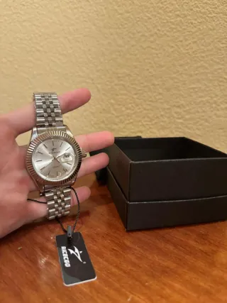 Reloj de cuarzo plateado para hombre