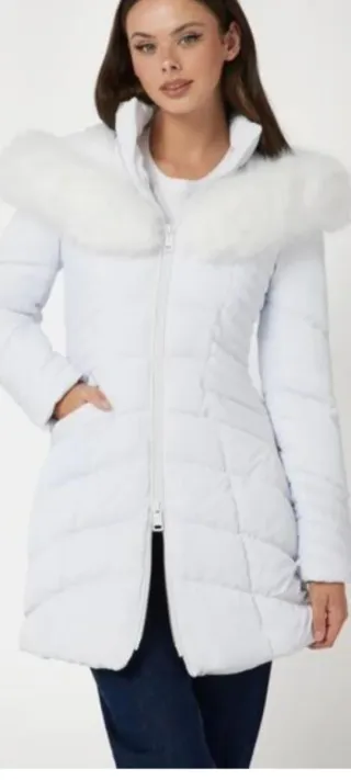 Chaqueta Guess Blanca Mujer, es espectacular