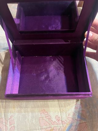 Joyero juvenil morado con adornos