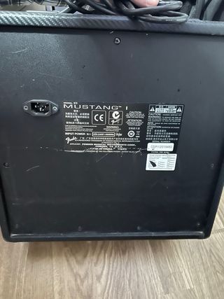 Amplificador Fender Mustang I