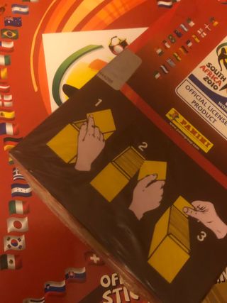 Caja 100 sobres Panini + Albúm Mundial 2010