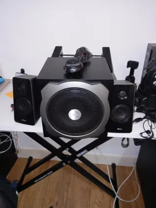 Altavoces Trust Tytan 2.1 Negro