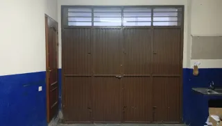 Portón de garaje metálico