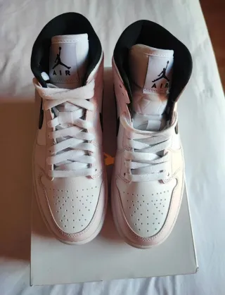 Air Jordan 1 Mid WMNS Rosa y Blanco