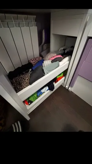 Cama nido con estantería y almacenaje