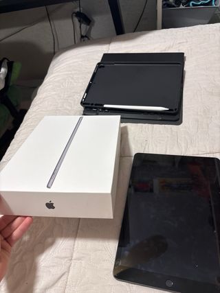 iPad 9ª Gen Plata Nuevo + apple pencil y teclado