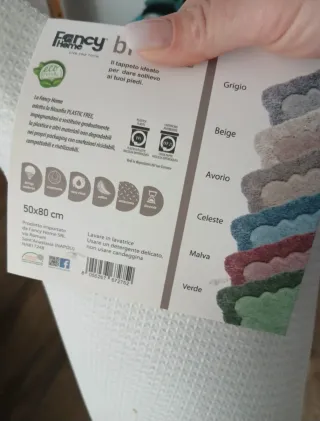 Tappeto bagno grigio e bianco