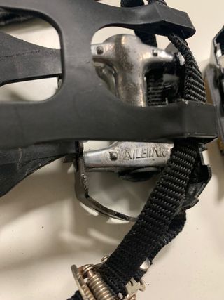 Pedales de bicicleta con reflectores