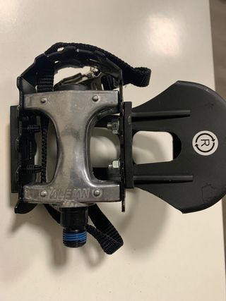 Pedales de bicicleta con reflectores