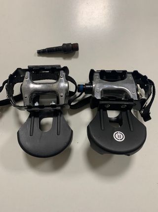 Pedales de bicicleta con reflectores