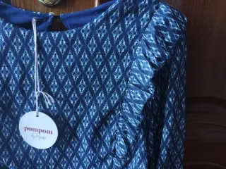 Blusa estampada azul y blanca