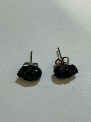 Pendientes calavera caucho y plata de ley