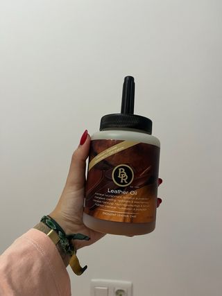 Aceite silla de montar de piel