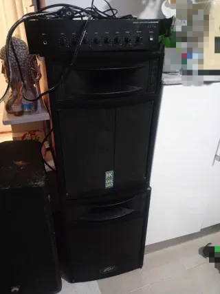 Equipo de sonido: Amplificador y altavoces