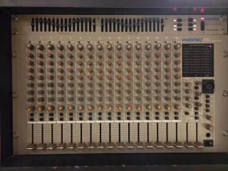 Mixer Phonic PMX1600 con EQ PEQ3400