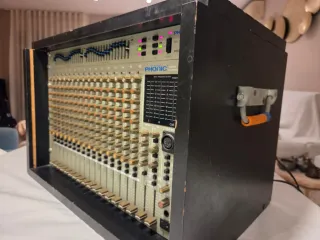 Mixer Phonic PMX1600 con EQ PEQ3400