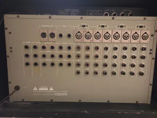 Mixer Phonic PMX1600 con EQ PEQ3400