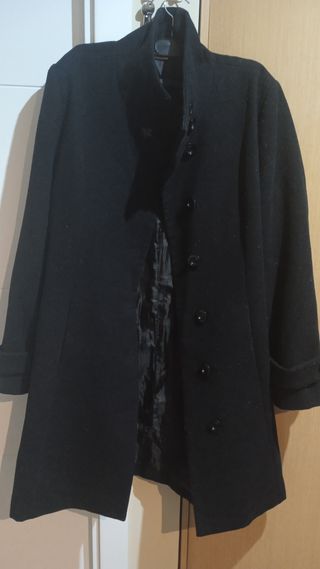 Abrigo largo marca Falcata textil.