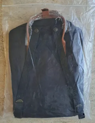 Mochila Fjallraven Kanken Negra y Marrón