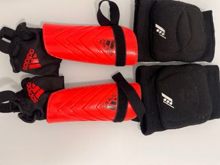 Espinilleras y rodilleras negras