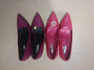 dos pares de zapatos de tacón