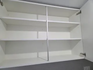 Cocina moderna blanca y gris