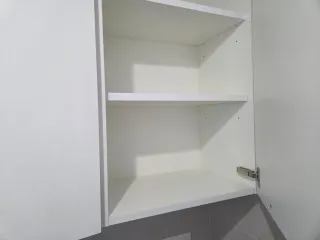 Cocina moderna blanca y gris