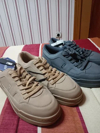 2 Pares Zapatillas Beige y Gris