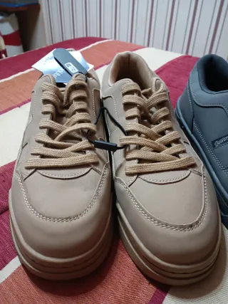2 Pares Zapatillas Beige y Gris