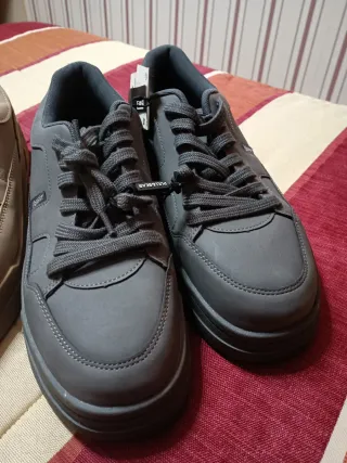 2 Pares Zapatillas Beige y Gris