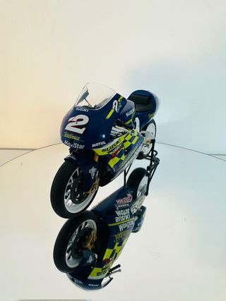 Suzuki RGV500 Kenny Roberts 2000 + fascículo