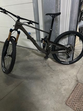 Bici de enduro Ghost Riot AM Full Party XT 2025