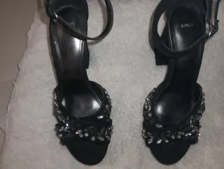 Zapatos de tacón verde y otros colores