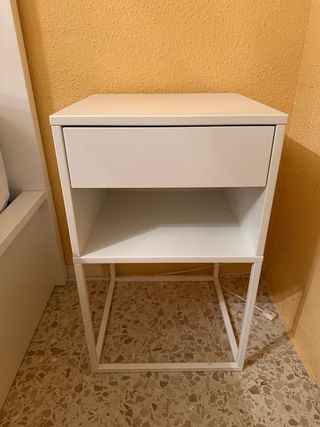 Conjunto mesitas de noche VIKHAMMER Ikea