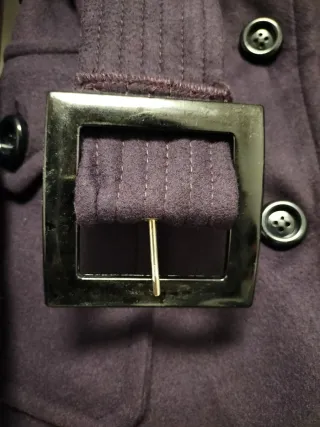 Trench. Abrigo Le Group Morado Talla L