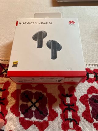 Huawei Freebuds 5i - estuche e izquierdo