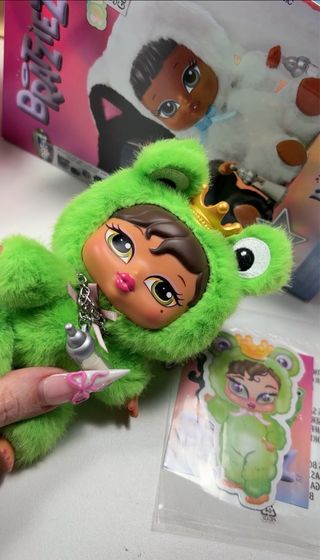 Bratz Yasmin Bratzies Peluche Rana