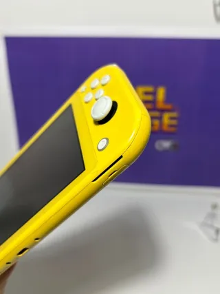 Nintendo Switch Lite Giallo + Caricatore Originale