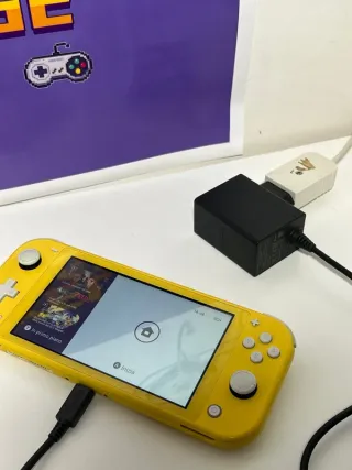 Nintendo Switch Lite Giallo + Caricatore Originale