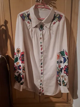 Camisa estampada flores beige