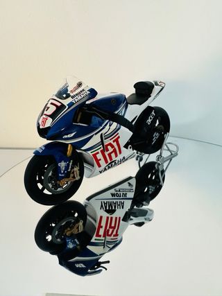 Yamaha YZR-M1 Colin Edwards 2007