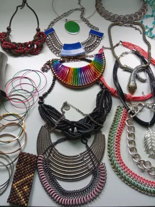 Lote Bisuteria Collares y Pulseras